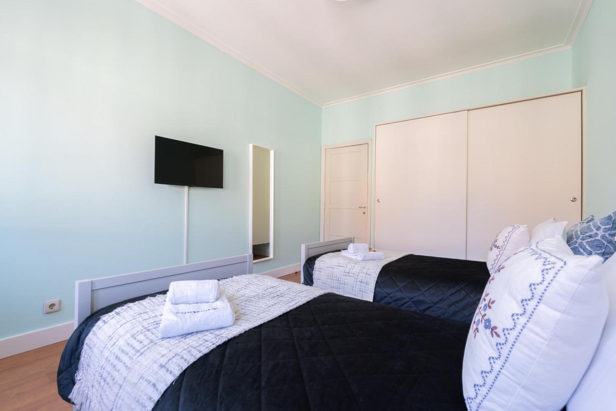 Host Wise - Colorful Bright Flat With Balcony Apartment ปอร์โต ห้อง รูปภาพ