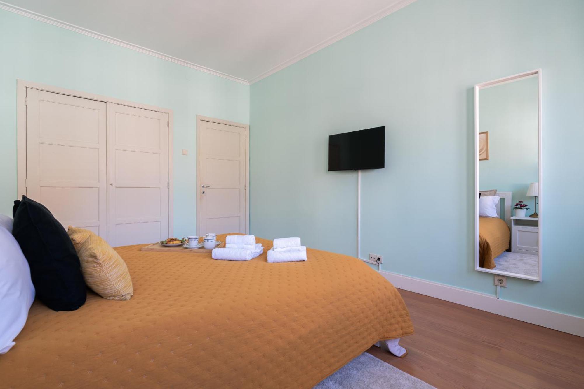 Host Wise - Colorful Bright Flat With Balcony Apartment ปอร์โต ห้อง รูปภาพ